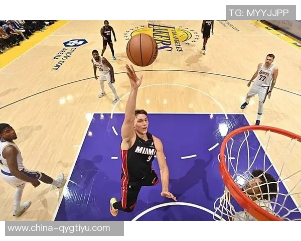 热火队远程轰炸三分球表现出色八名球员共同贡献19记三分球