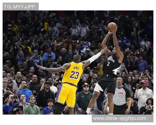 詹姆斯与莱昂纳德身体状态依旧出色超越年轻东契奇